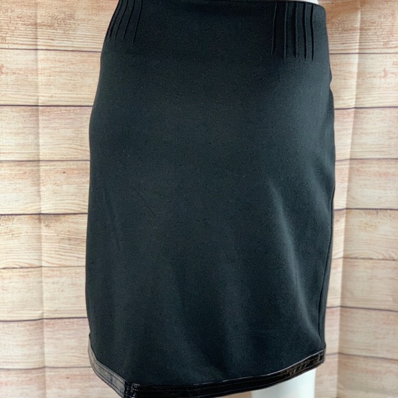 Kenar Black Skirt Rubber Ribbon on Botton Hem - Picture 2 of 4